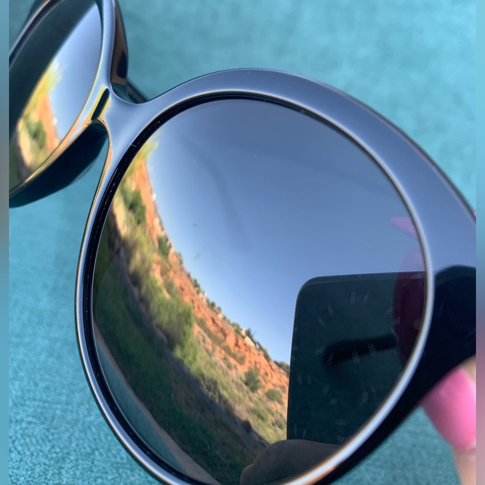 Large Black Gucci Sunglasses - Picture 2 of 13